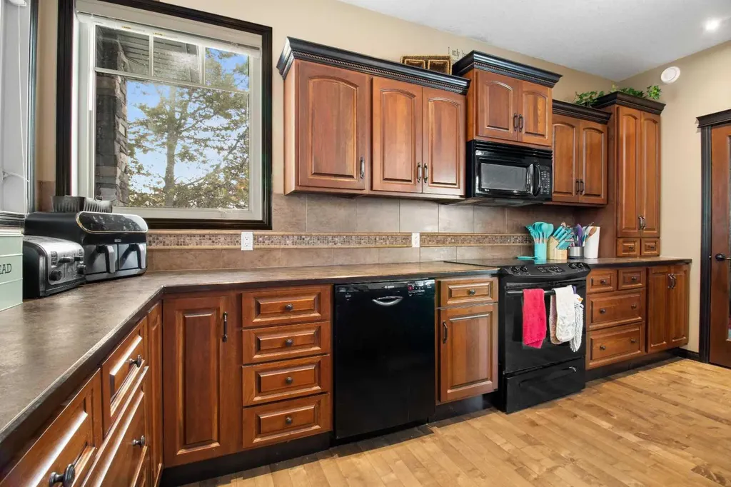 2120 18 Avenue Delburne AB T0M 0V0