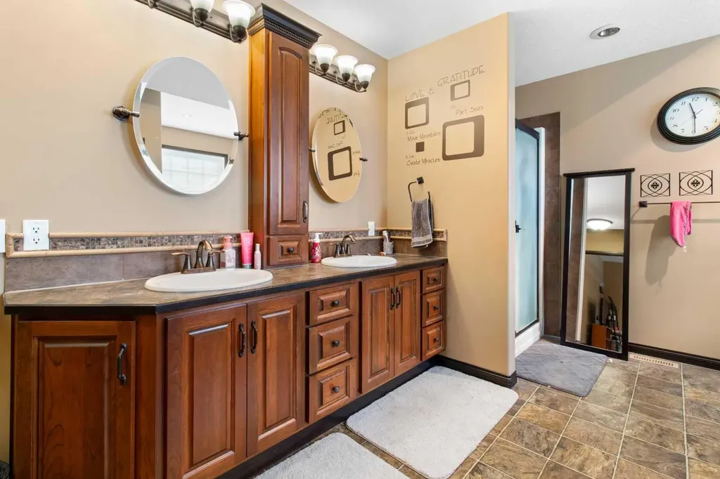 2120 18 Avenue Delburne AB T0M 0V0