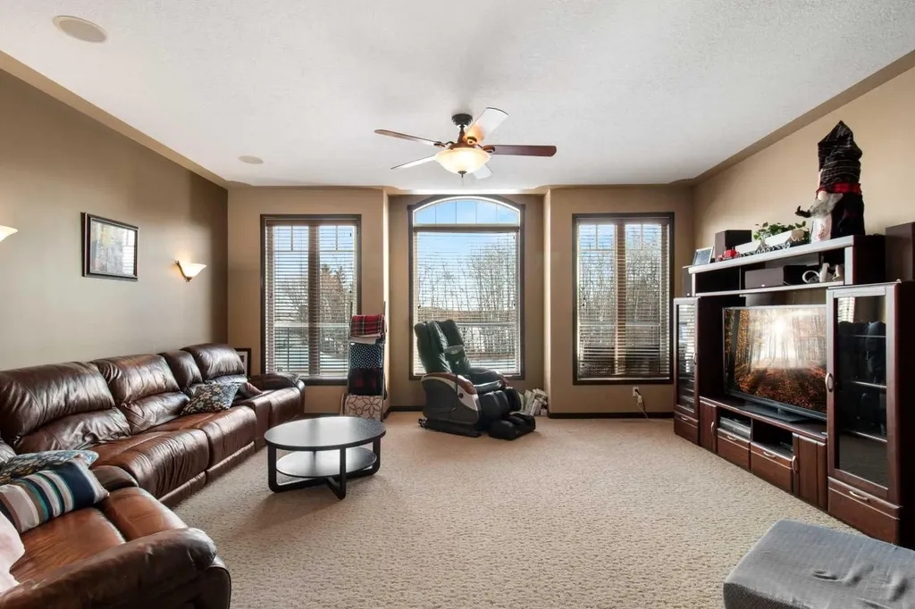 2120 18 Avenue Delburne AB T0M 0V0