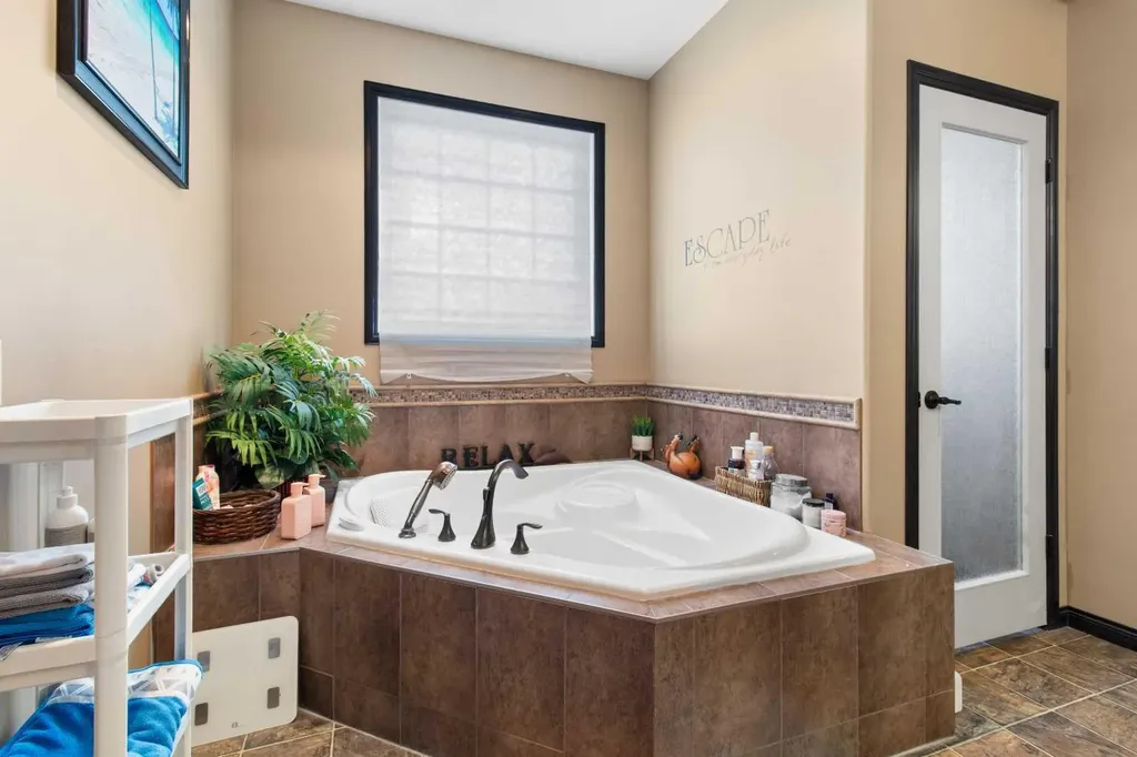 2120 18 Avenue Delburne AB T0M 0V0