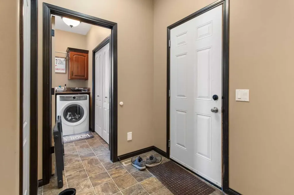 2120 18 Avenue Delburne AB T0M 0V0