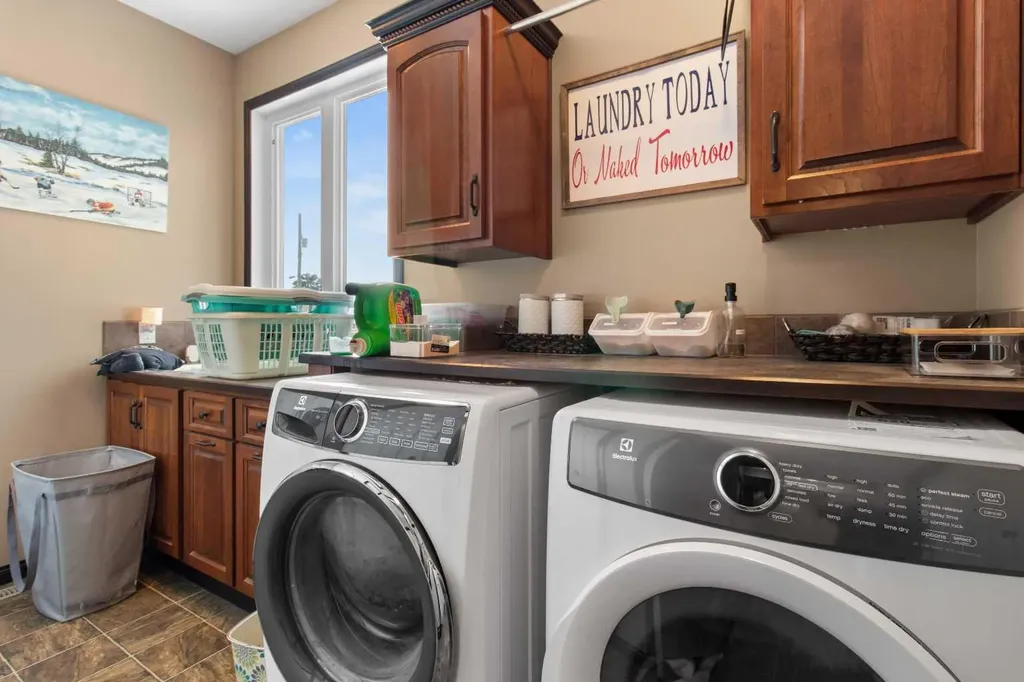 2120 18 Avenue Delburne AB T0M 0V0