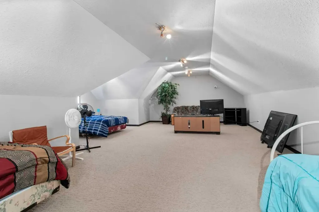 2120 18 Avenue Delburne AB T0M 0V0