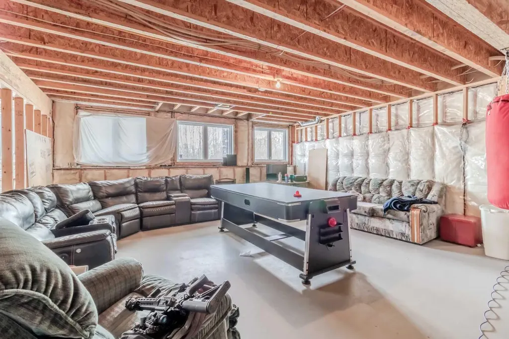 2120 18 Avenue Delburne AB T0M 0V0