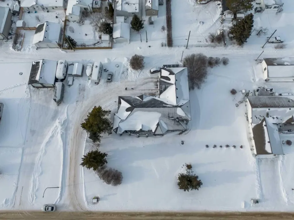 2120 18 Avenue Delburne AB T0M 0V0