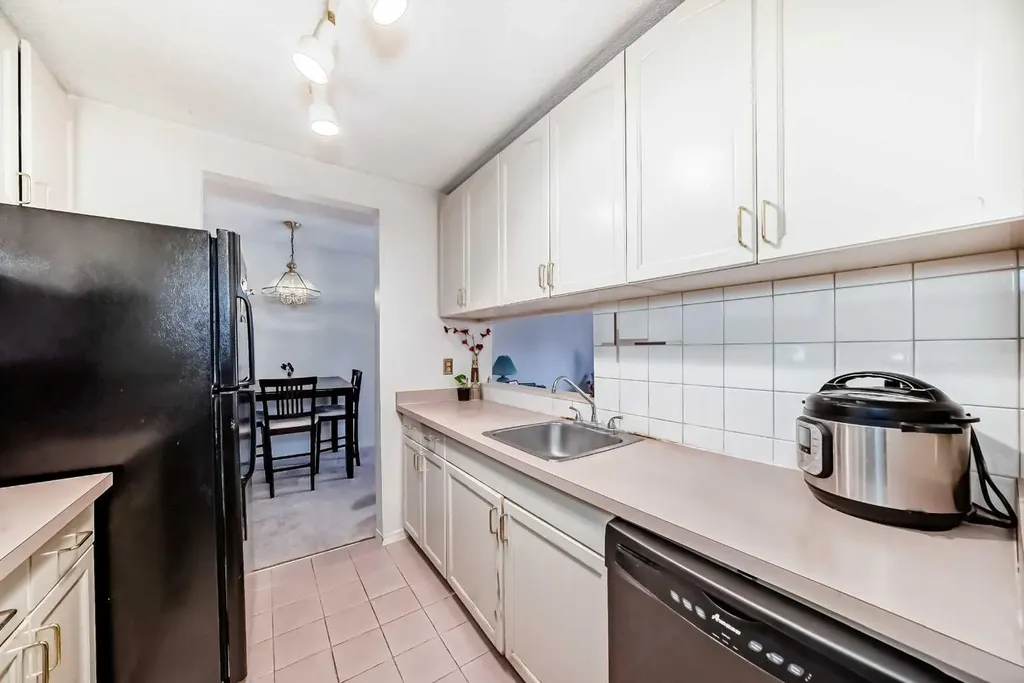 723 57 Avenue SW Calgary AB t2v4z3