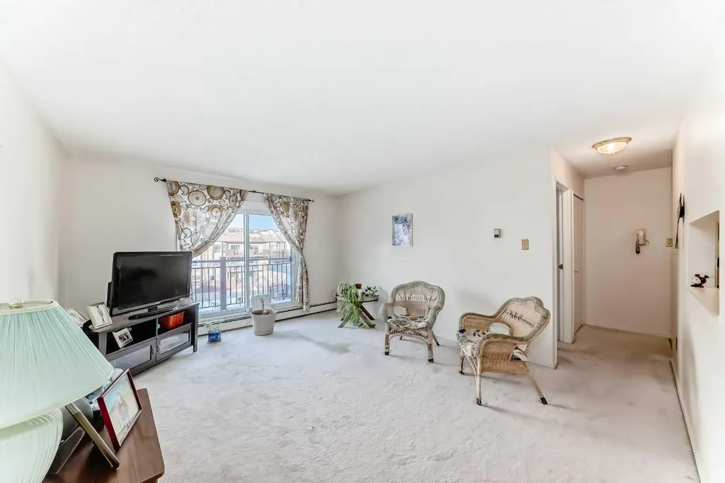 723 57 Avenue SW Calgary AB t2v4z3