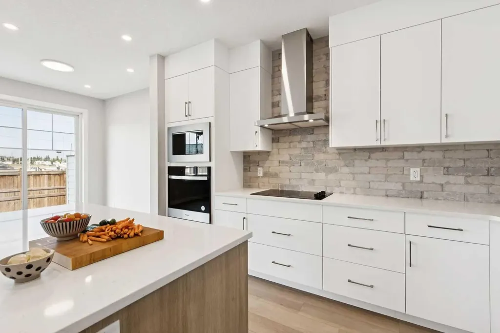 215 Greenwich Drive NW Calgary AB T3B6N9