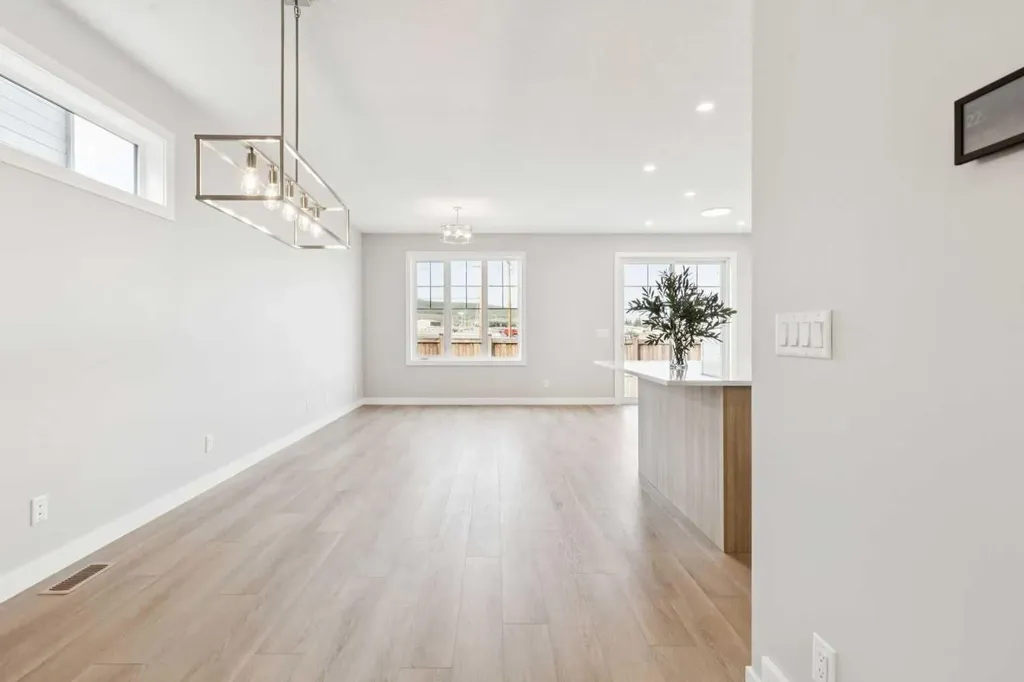 215 Greenwich Drive NW Calgary AB T3B6N9