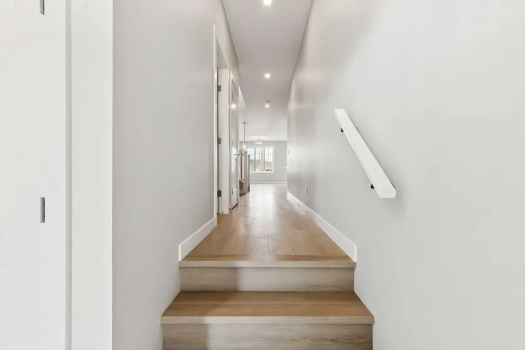 215 Greenwich Drive NW Calgary AB T3B6N9