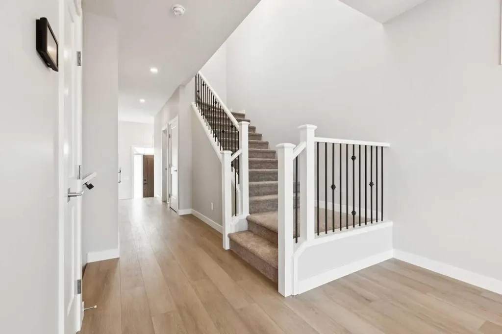 215 Greenwich Drive NW Calgary AB T3B6N9