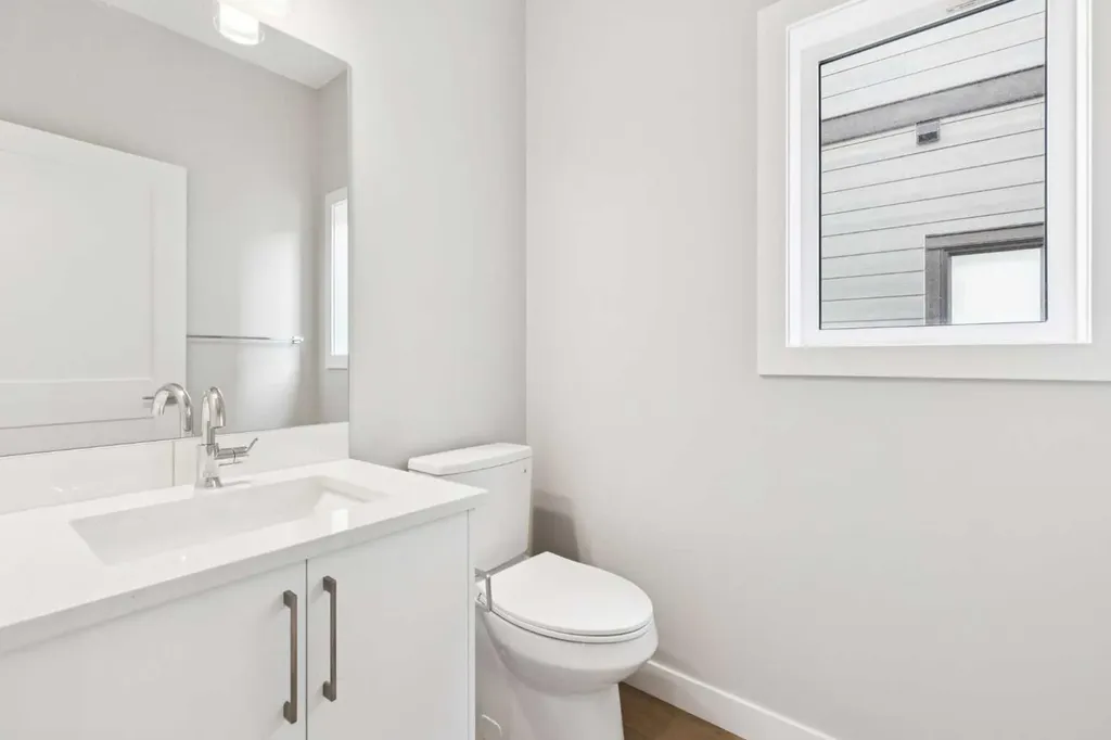 215 Greenwich Drive NW Calgary AB T3B6N9