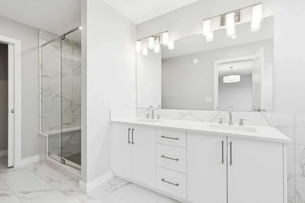 215 Greenwich Drive NW Calgary AB T3B6N9