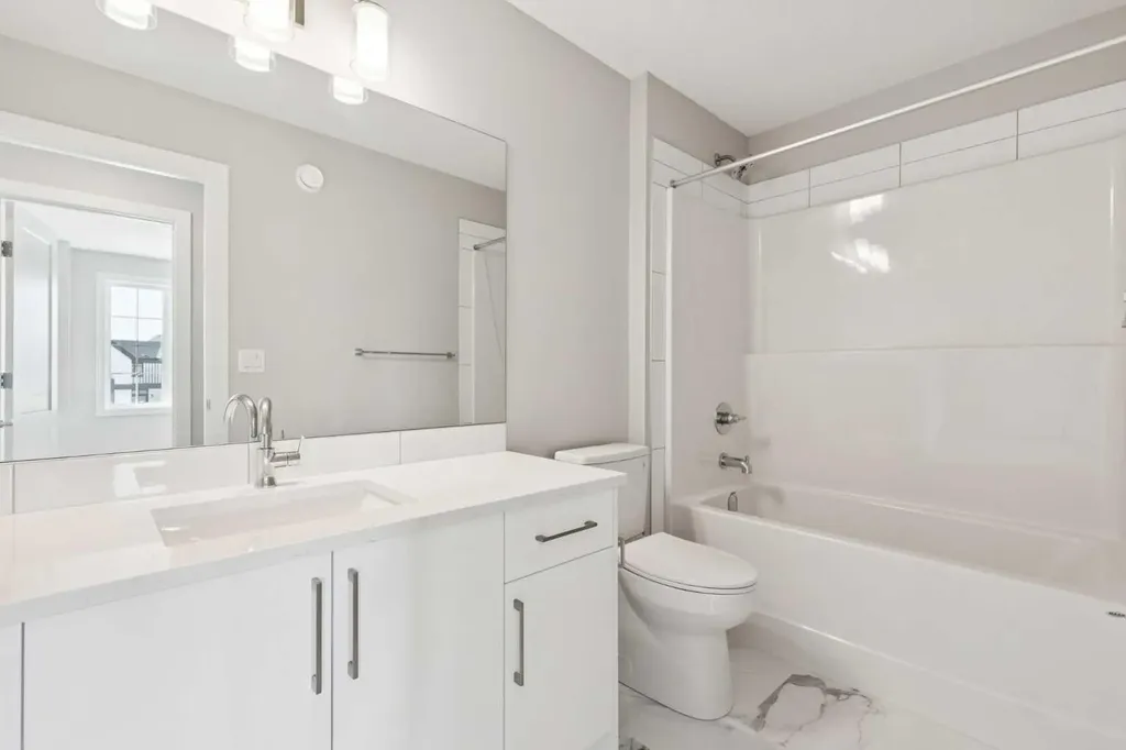 215 Greenwich Drive NW Calgary AB T3B6N9