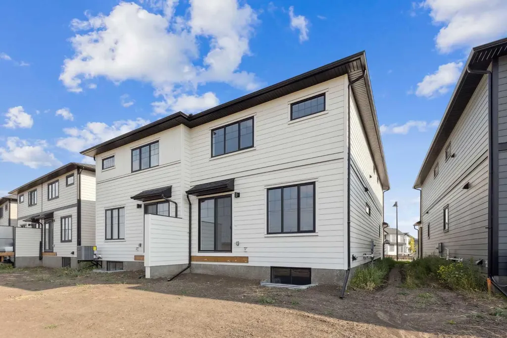 215 Greenwich Drive NW Calgary AB T3B6N9