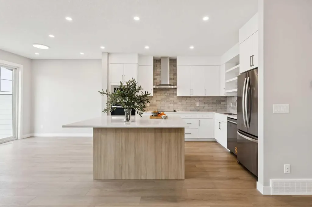 215 Greenwich Drive NW Calgary AB T3B6N9