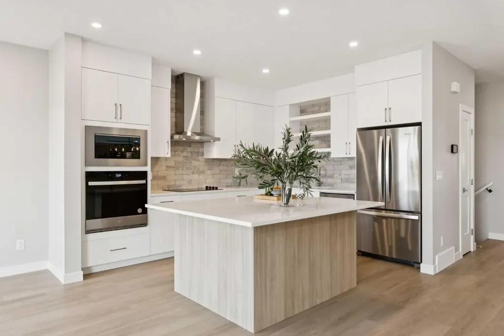 215 Greenwich Drive NW Calgary AB T3B6N9