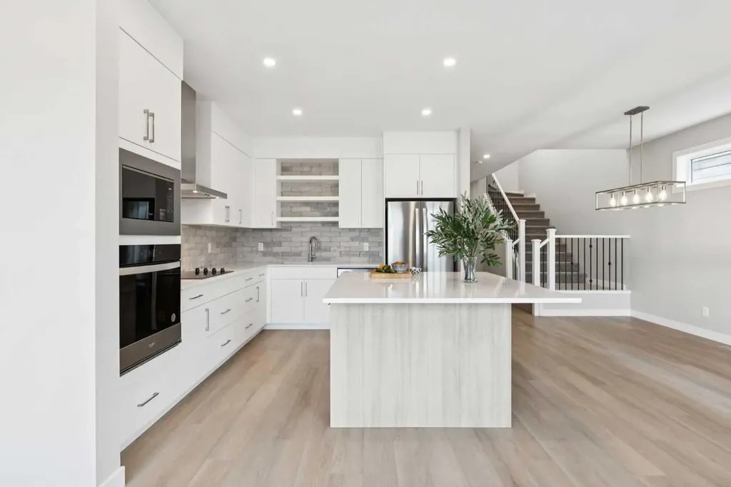 215 Greenwich Drive NW Calgary AB T3B6N9