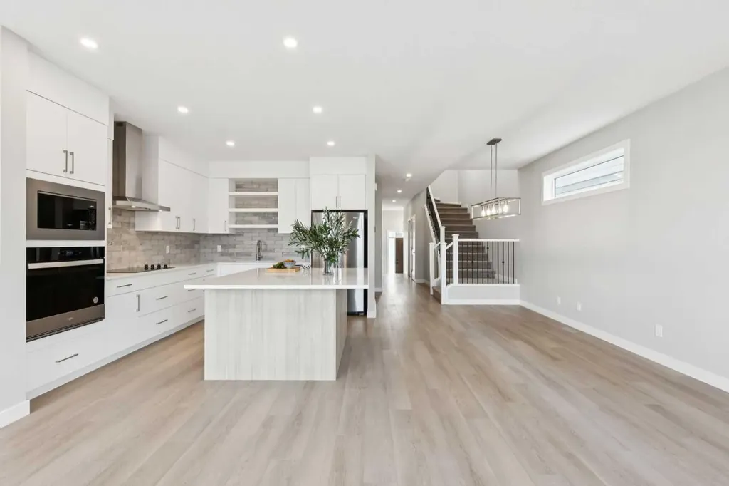215 Greenwich Drive NW Calgary AB T3B6N9