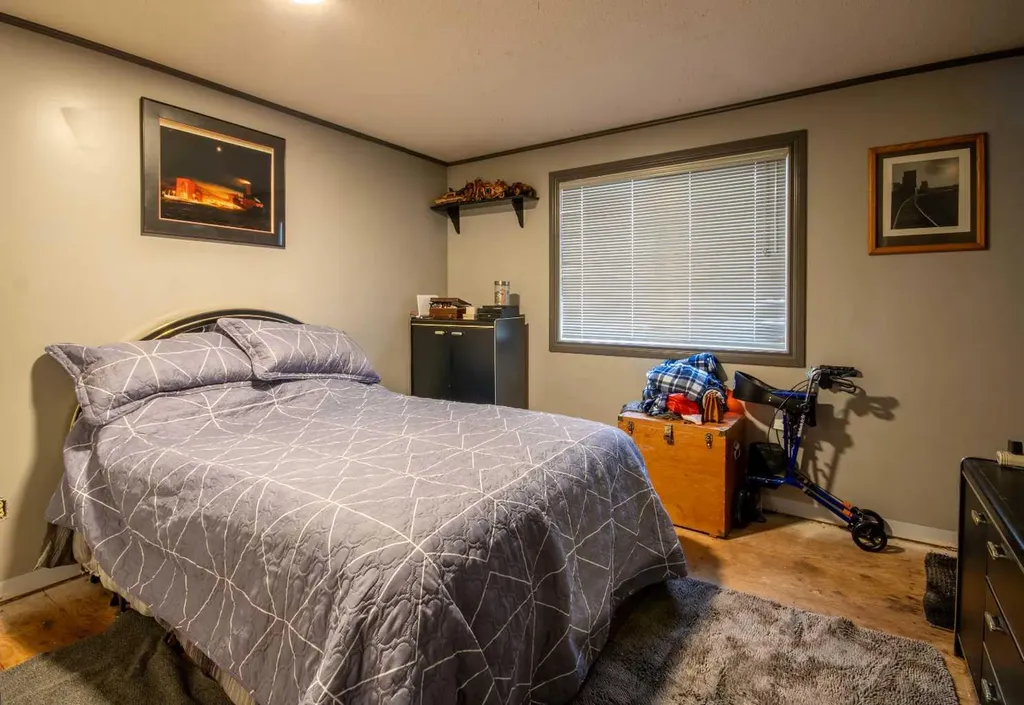 128 10 Avenue NE Sundre AB T0M 1X0
