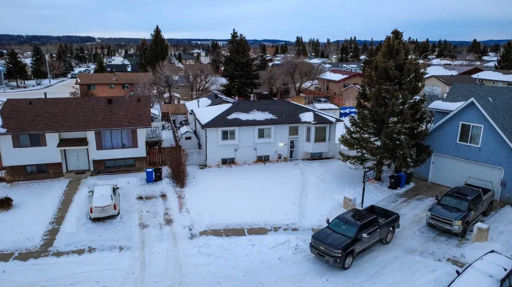 128 10 Avenue NE Sundre AB T0M 1X0
