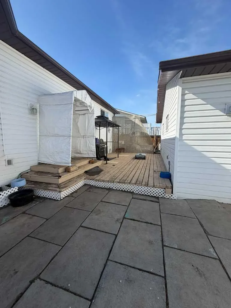128 10 Avenue NE Sundre AB T0M 1X0