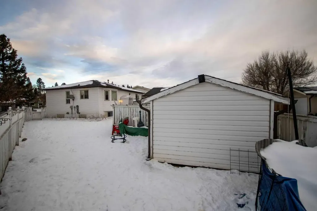 128 10 Avenue NE Sundre AB T0M 1X0