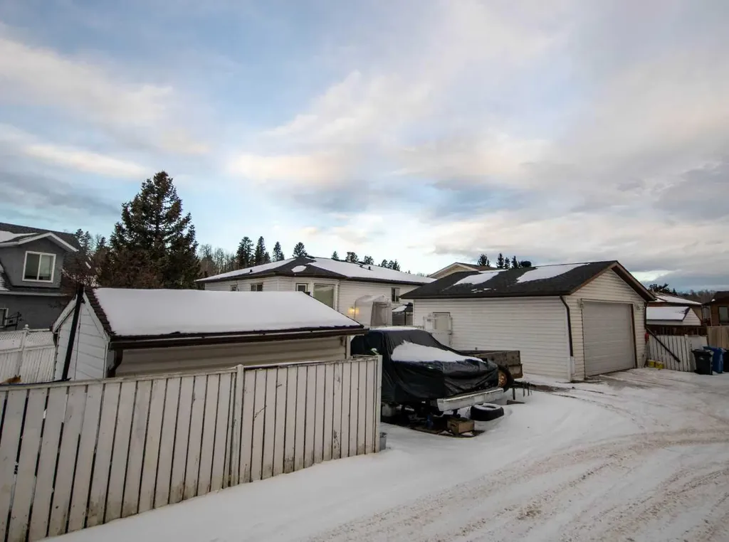 128 10 Avenue NE Sundre AB T0M 1X0
