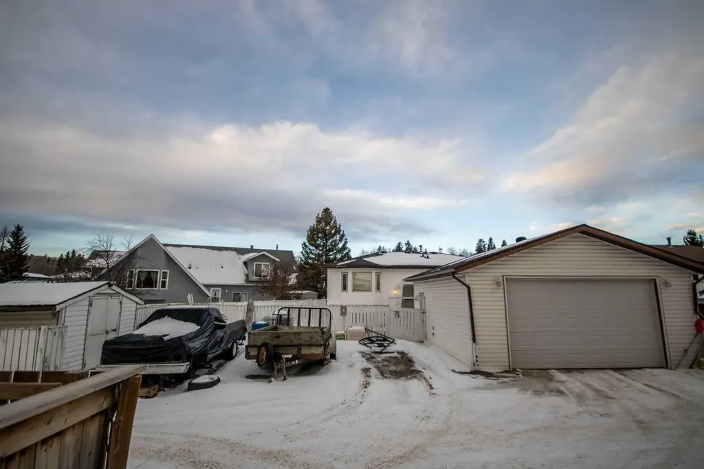 128 10 Avenue NE Sundre AB T0M 1X0