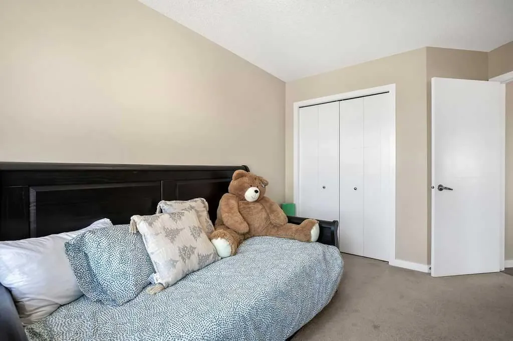 402 Marquis Lane SE Calgary AB T3M 2G7
