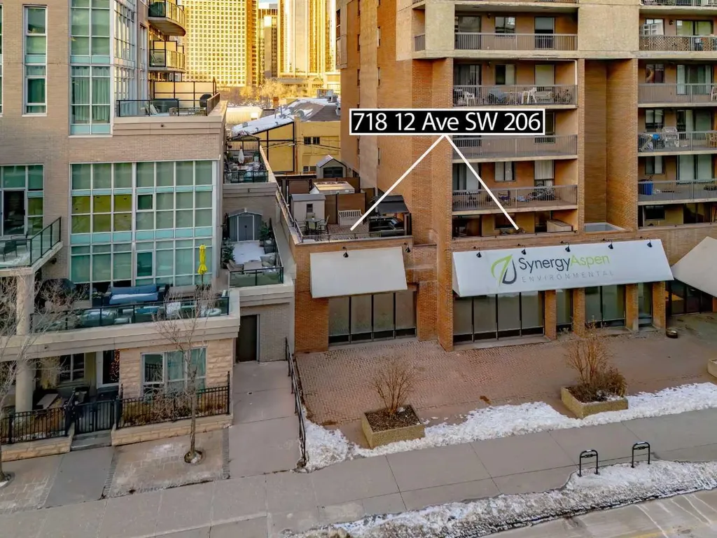 718 12 Avenue SW Calgary AB T2R 0H7