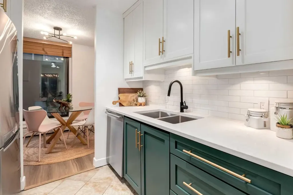718 12 Avenue SW Calgary AB T2R 0H7