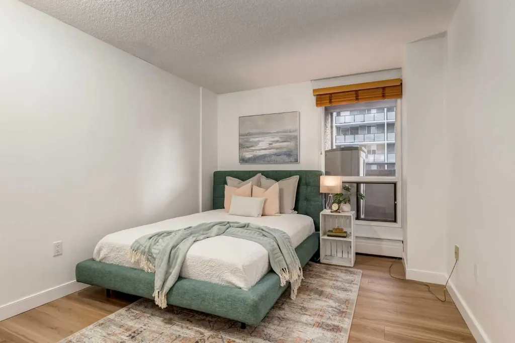 718 12 Avenue SW Calgary AB T2R 0H7