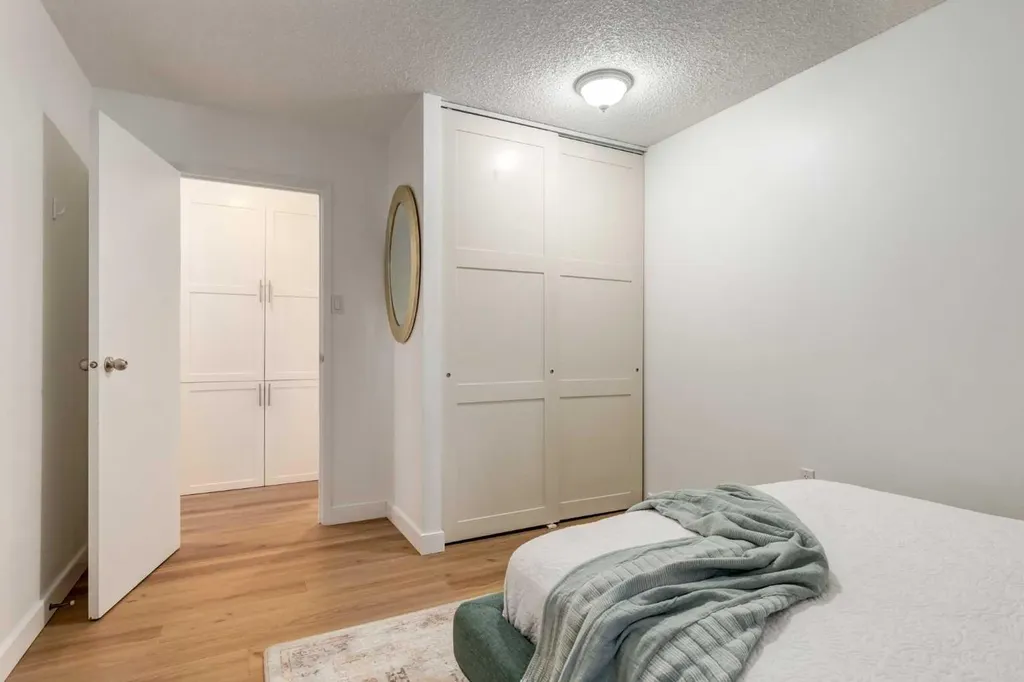 718 12 Avenue SW Calgary AB T2R 0H7