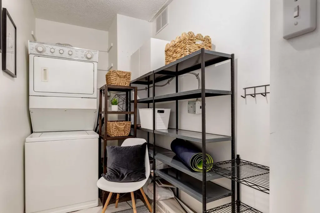 718 12 Avenue SW Calgary AB T2R 0H7