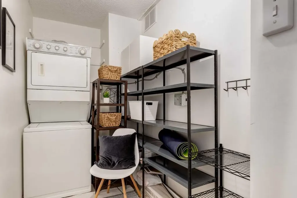 718 12 Avenue SW Calgary AB T2R 0H7