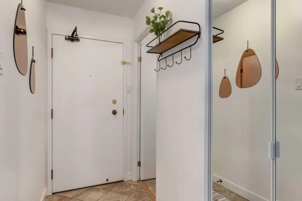 718 12 Avenue SW Calgary AB T2R 0H7