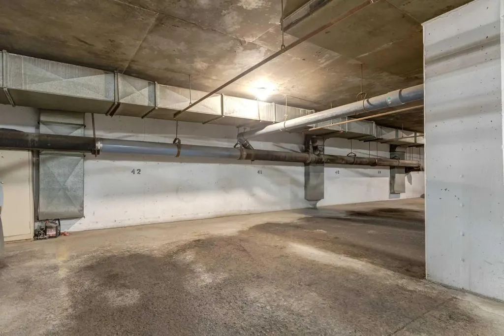 718 12 Avenue SW Calgary AB T2R 0H7