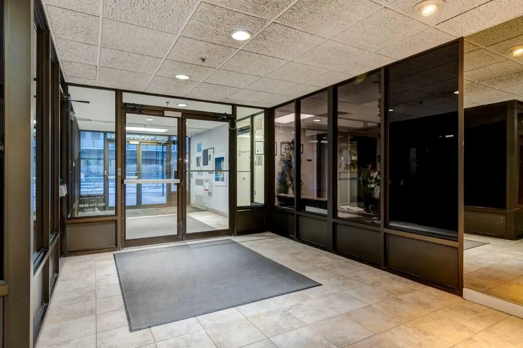 718 12 Avenue SW Calgary AB T2R 0H7