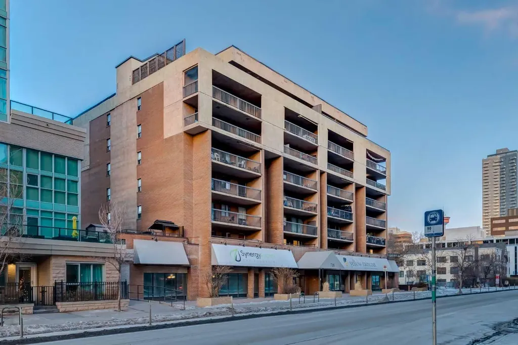 718 12 Avenue SW Calgary AB T2R 0H7