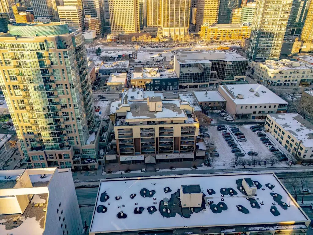 718 12 Avenue SW Calgary AB T2R 0H7