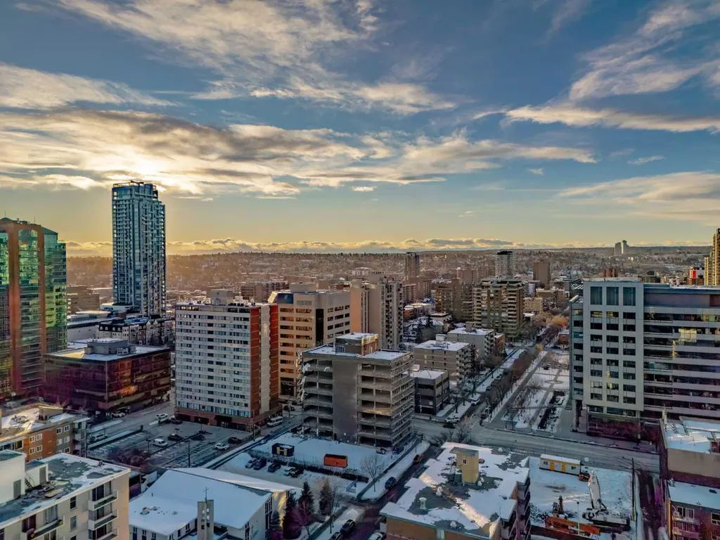 718 12 Avenue SW Calgary AB T2R 0H7