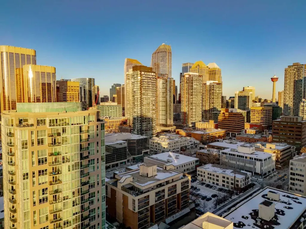 718 12 Avenue SW Calgary AB T2R 0H7