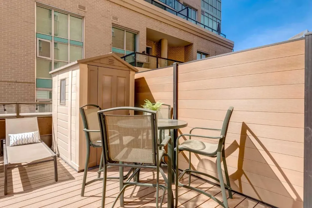 718 12 Avenue SW Calgary AB T2R 0H7