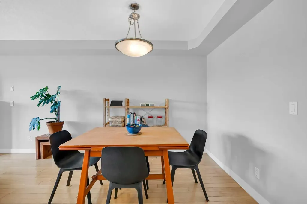 725 4 Street NE Calgary AB T2E 3S7