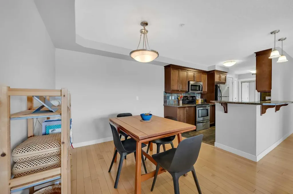 725 4 Street NE Calgary AB T2E 3S7