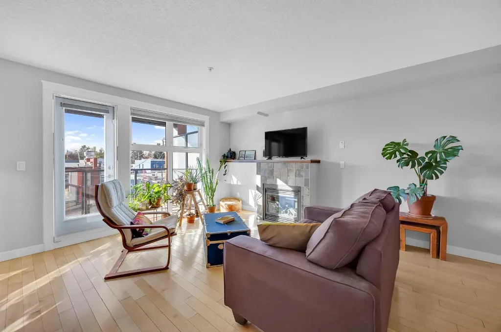 725 4 Street NE Calgary AB T2E 3S7