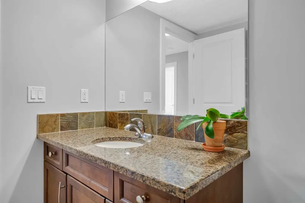 725 4 Street NE Calgary AB T2E 3S7