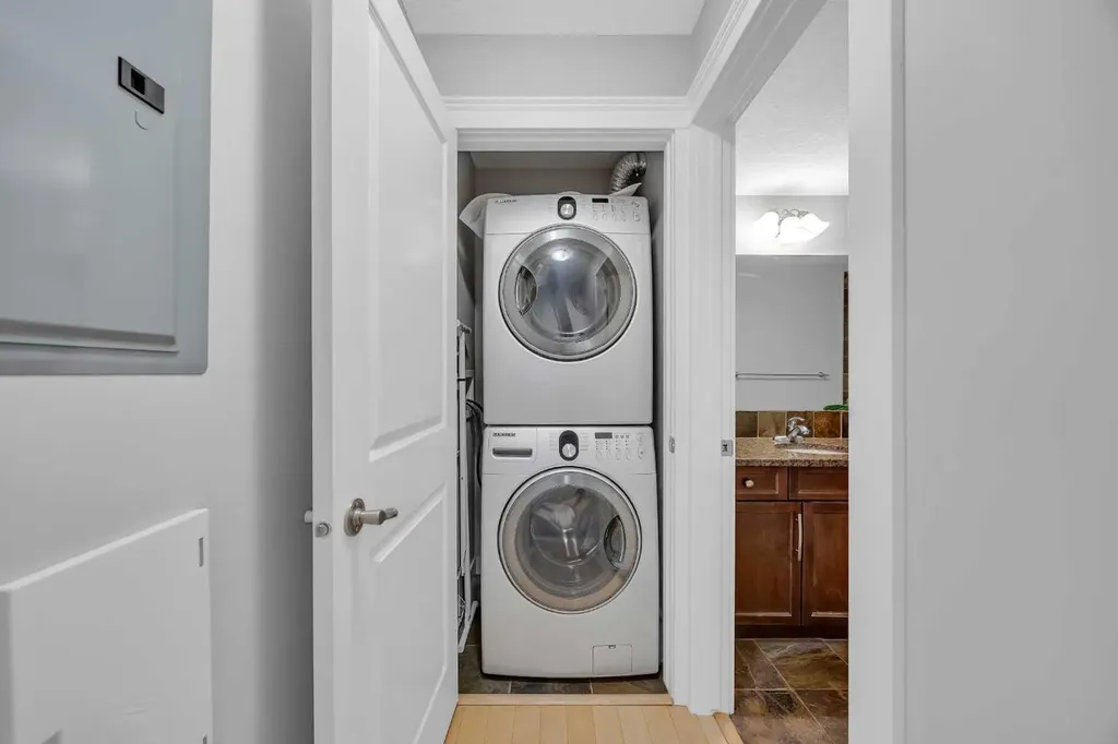 725 4 Street NE Calgary AB T2E 3S7