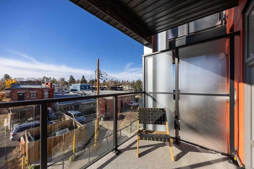 725 4 Street NE Calgary AB T2E 3S7